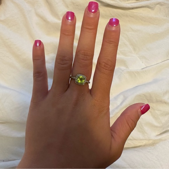 Birthstone (Peridot) Ring - Picture 4 of 6